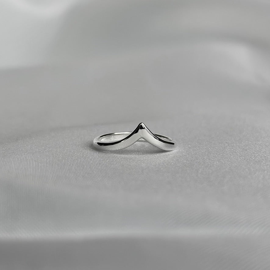 Thin Wishbone Ring