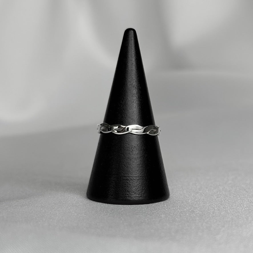 Flat Twisted Ring